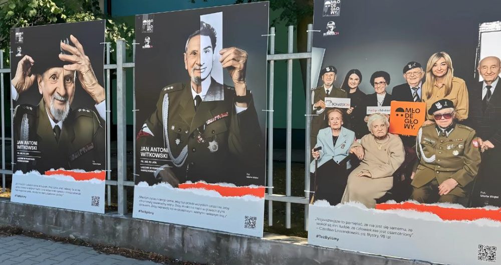 Wystawa #TeżByliśmy gościnnie w Warszawskich szkołach!