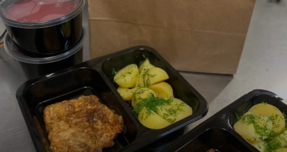 Blisko 1500 domowych posiłków trafiło do Powstańców Warszawskich dzięki wsparciu i hojności Fundacji ARP