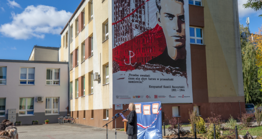 Uroczyste odsłonięcie muralu „Dumni z Powstańców” w Radomiu